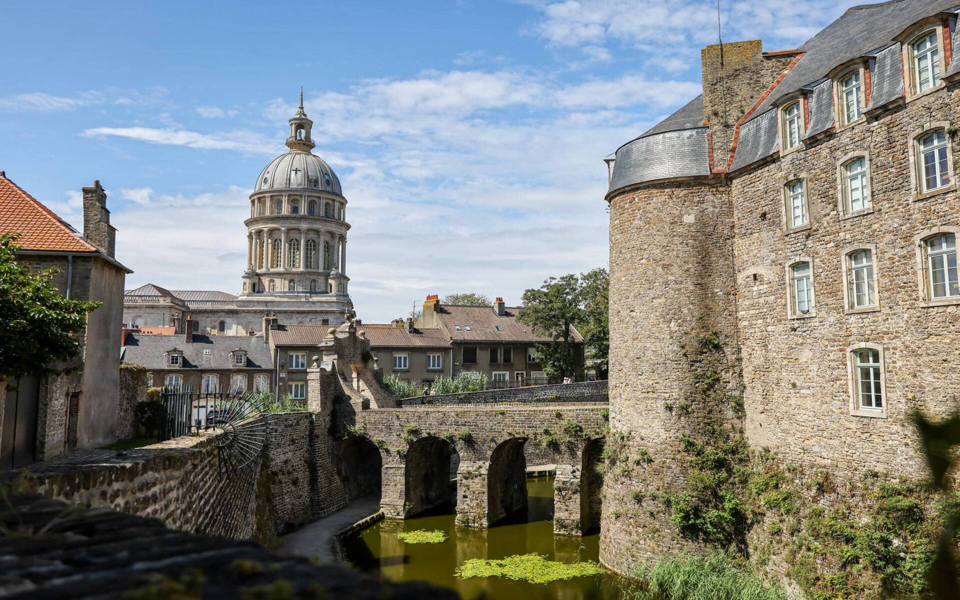 chateau comtal + basilique