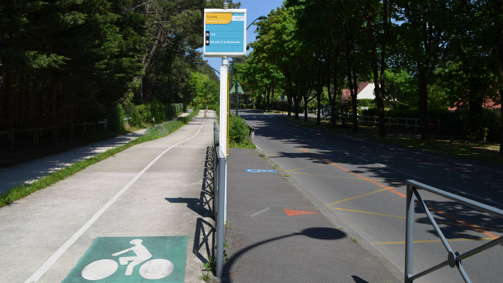 arrêt de bus marinéo