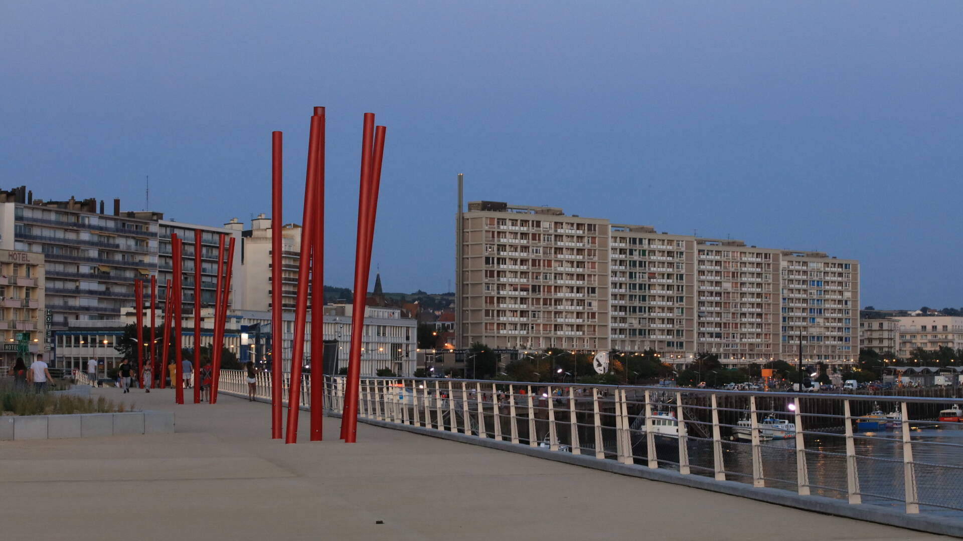 coucher de soleil sur la promenade des quais