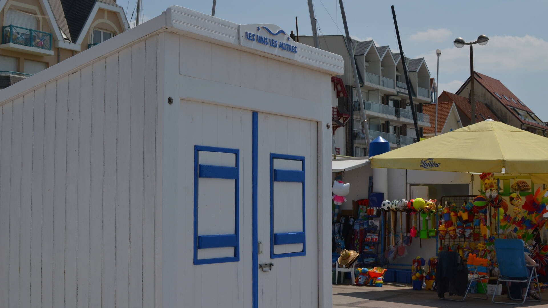 Cabine de plage sur la digue de Wimereux